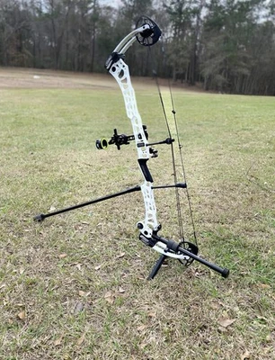 Mathew’s TRX 38 apenas usado mano derecha todo viene con él excepto mira Foto 1 de 4