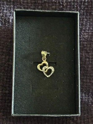 Colgante Doble Corazón Michael Anthony Oro Amarillo y Blanco 14kt Foto 1 de 3