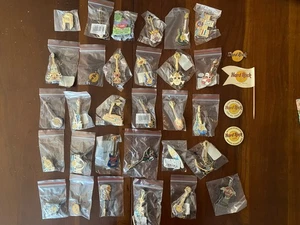 Hard Rock Cafe Pin Konvolut 30+ Pins und Extras USA und International - Bild 1 von 8
