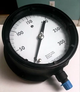 Ashcroft Duragauge Pressure Gauge 45-1279-AS-02L-300# 1/4" NPT 4-1/2"  Face - Picture 1 of 3
