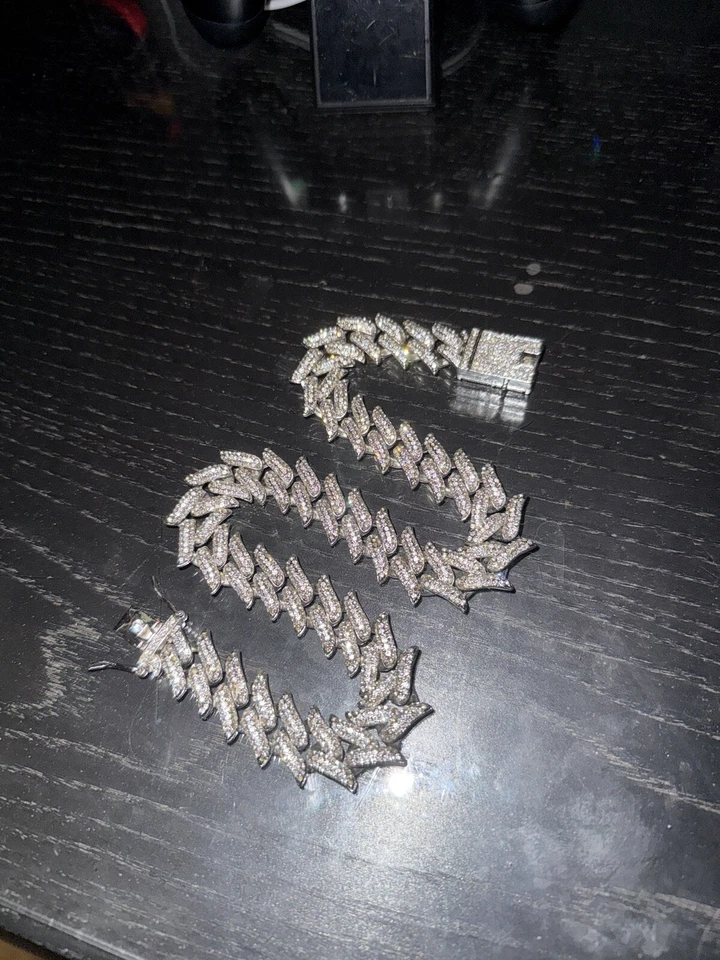 USADO Bus Down Cuban Link Circonita Cúbica (Diamante de Vidrio) Faltan pocas piedras Foto 1 de 4