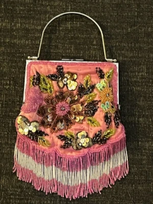 Bolso de Mano Floral Rosa Vintage Lentejuelas y Cuentas de Vidrio, Asa Superior, Marco de Metal Nuevo de Lote Antiguo Foto 1 de 4