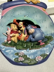 Winnie the Pooh Bradford Exchange 'JUT A SMALL PIECE OF WEATHER - 3D Teller Dekor - Bild 1 von 5