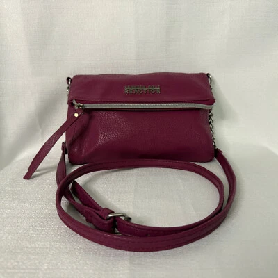 Kenneth Cole Reaction | Bolso Bandolera Pequeño Plegable; Correa de Cadena/Imitación Cuero Foto 1 de 4