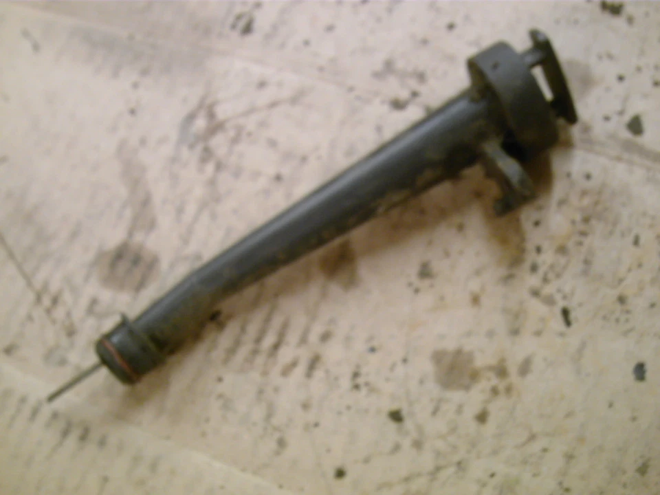 Briggs & Stratton 12H802 engine oil filler tube dipstick 692047 - Image 1 of 1