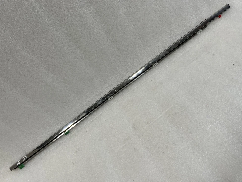 LEXUS ES300H ES350 2013 2014 2015 2016 2017 2018 PUERTA DELANTERA IZQUIERDA VENTANA CROMADA Foto 1 de 4