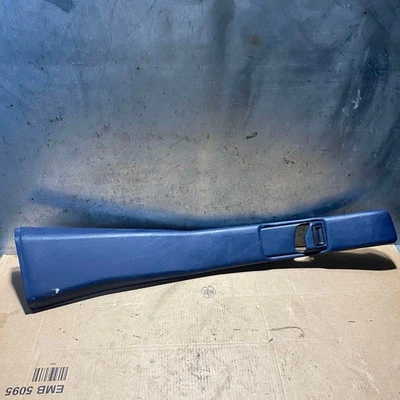 Guarnição de pilar interior lado direito B azul 1246920222 Mercedes-Benz W124 - Imagem 1 de 4