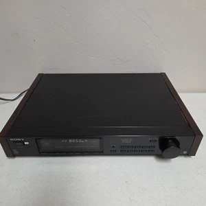 Sony ES ST-S550ES Digital AM/FM Tuner with Original Wood Grain  Sides - Picture 1 of 8