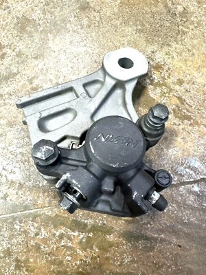 Yamaha FZ6R 2009 2017 OEM pinza trasera y soporte 20S-2580W-10-00 Foto 1 de 3