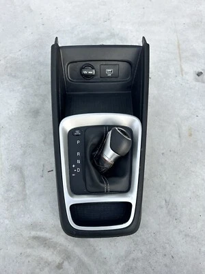 20 21 22 HYUNDAI VENUE CENTER CONSOLE TRIM GEAR SHIFTER BOOT KNOB FULL ASSY OEM - Image 1 of 4