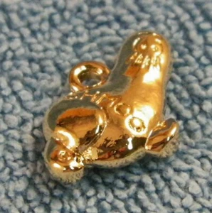 Dije de metal dorado Shmoo - Imagen 1 de 7