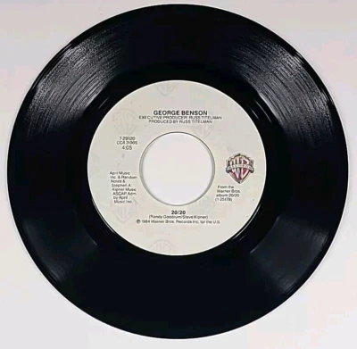 1984 George Benson 45 RPM Vinyl 20/20 & Shark Bite, Warner Bros. Records 7-29120 Foto 1 de 4