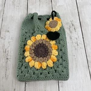 Gehäkelte Sonnenblumen Granny Square Umhängetasche klein mintgrün Kordelzug - Bild 1 von 2