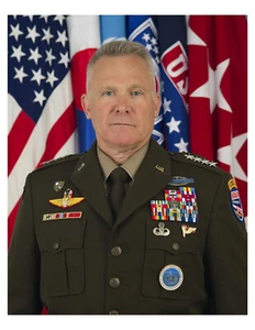 "Foto retrato del general del ejército de los Estados Unidos Paul J. LaCamera 8x10 en 8,5"" x 11" - Imagen 1 de 1