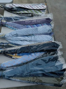 Italienische Krawatten für Herren zu verkaufen. Kann in großen Mengen gekauft werden - Bild 1 von 2