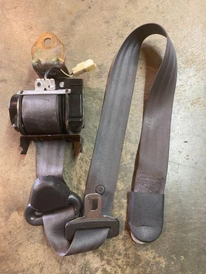 96-98 1997 Jeep Grand Cherokee cinturón de seguridad delantero izquierdo retractor gris Foto 1 de 4