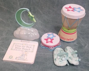 Libro American Girl Bitty Bunch Time para cama, luz nocturna, juego de música, zapatillas usadas en excelente estado - Imagen 1 de 5