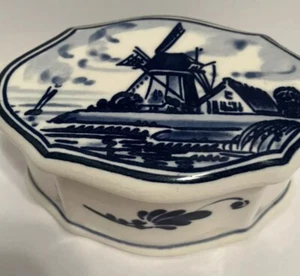 Delft Holland Covered Trinket Box Windmill EUC 3-1/2”W X 1-3/4” H DAIG HANDPTD - Picture 1 of 5