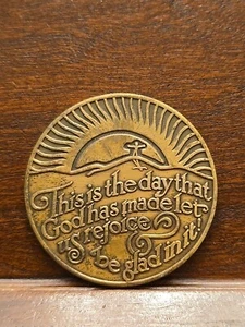 BRASS TOKEN WITH LORD'S PRAYER MAY THE LORD BLESS YOU AND KEEP YOU TOKEN 1 3/4'' - Picture 1 of 4