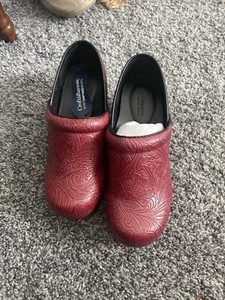 NEW Croft & Barrow Sole Sense Ability RED EMBOSSED LEATHER Size 6 M - Picture 1 of 6