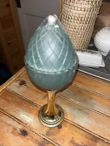 Vintage Avon hellgrüner Regence Kerzenhalter mit Standfuß (1968) / Ostern. - Bild 1 von 3