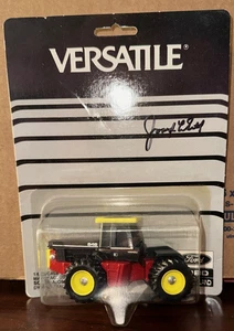 Scale Models Versatile 846 4WD Tractor RARE Joe Ertl Signed 1988 Farm Show 1/64 - Picture 1 of 3
