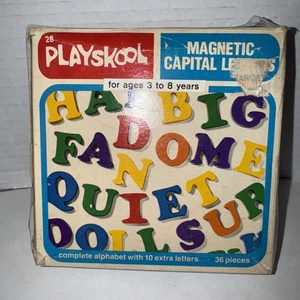 Playskool 36 Magnetische Großbuchstaben Buchstaben & Box Vintage 1980 komplett gebraucht - Bild 1 von 4