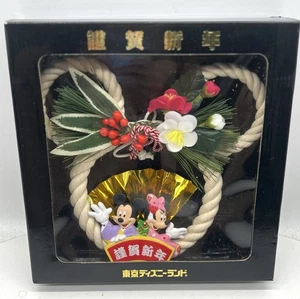 Raro Ornamento Disney Tokyo Disneyland Topolino e Minnie Shimenawa Capodanno 7” Nuovo con scatola - Foto 1 di 7