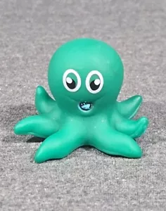 Octopus Wasserspritzer Gummi Spielzeug grün 2 Zoll Bad Spiel Display Sammeln - Bild 1 von 10