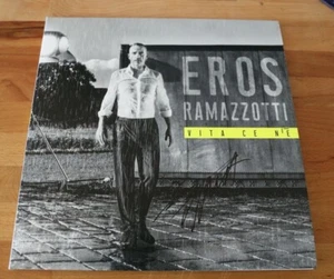 ORIGINAL Autogramm von Eros Ramazzotti. Auf VINYL 12". VITA CE NIE. Signierte LP - Bild 1 von 1