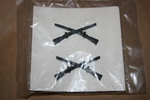 ORIGINAL VIETNAM EJÉRCITO EE. UU. INFANTERÍA CUELLO METAL INSIGNIAS BOS SOMETIDO - Imagen 1 de 2