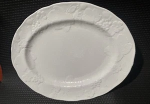 Wedgwood Strawberry and Vine 39cm Oval Platter - Made in England - Picture 1 of 9