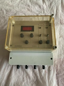Omega PHW-71 Waterproof and Panel Mount pH Meter - Picture 1 of 7