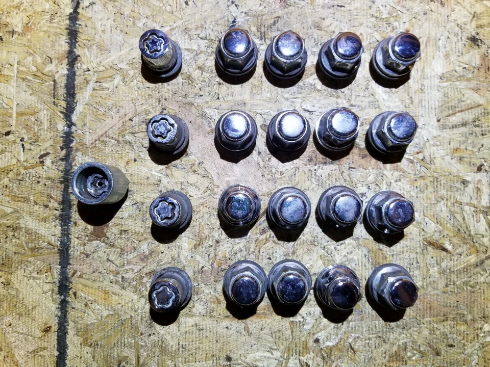 09 10 11 12 13 LEXUS IS250 WHEEL NUT LUG W/ ANTI THIEF NUT 20pcs OEM - Image 1 of 4
