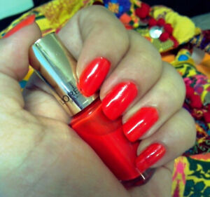 L'Oreal Loreal The Polish Nail Color Rich 304 Spicy Orange Holding 10 Days 5ML