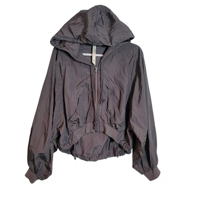 Chaqueta cortavientos Free People Movement On The Rise para mujer pequeña gris medianoche Foto 1 de 4