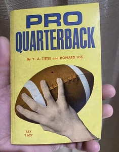 PRO QUARTERBACK-TITTLE AND LISS-PAPERBACK BOOK-SCHOLASTIC-1ST EDITION-1964 - Bild 1 von 14