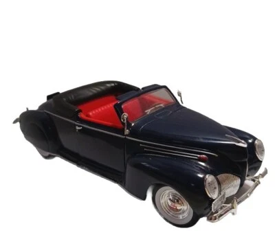 1939 Lincoln Zephyr Convertible Signature 1:32 Navy Exterior Red Interior... - Image 1 of 4