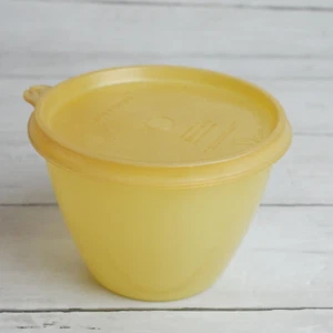 Tupperware Frigorifero Rotondo Giallo Contenitore 148-8 con Guarnizione Tupper 215-18 - Foto 1 di 9