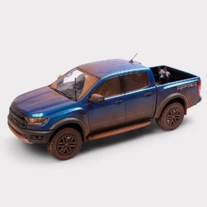 1:18 Ford Ranger Raptor Velocity Blue Dirty Version With Dog - Picture 1 of 6