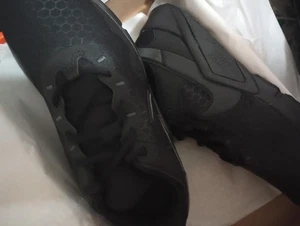 W Nike Legend Essential 2 Größe 7 schwarz brandneu im Karton/kostenlos 3 Stück Nike Socken - Bild 1 von 6