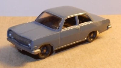 MICRO WIKING HO 1/87 OPEL REKORD GRIGIO BLU con Gancio Di Traino - Immagine 1 di 3