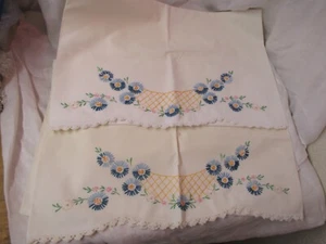 Vintage pair cotton Pillowcases Embroidered blue Daisies yellow trellis - Picture 1 of 4
