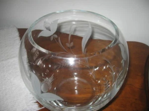 Elegant 7" Crystal Rose Bowl with Etched Tulip Pattern - Picture 1 of 7