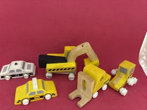 Plan Toys parking garage  replacement accessories, 5 wooden toy, cars - Picture 1 of 3