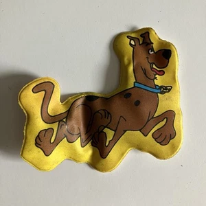 Vintage Hanna Barbera Scooby Doo Puffy Magnet Rare 1978 2.5 Inch Yellow - Picture 1 of 4
