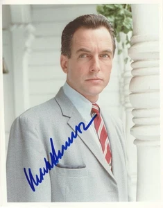 MARK HARMON SIGNED AUTOGRAMM 8X10 FOTO - SEHR JUNG NCIS GIBBS, ST. ANDERSWO - Bild 1 von 2