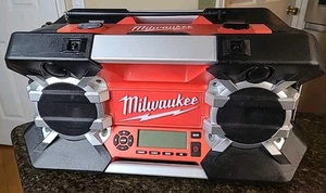 Milwaukee Baustellenradio 2790-20 M18/M12 AM/FM AUX 12V Anschluss getestet - Bild 1 von 10