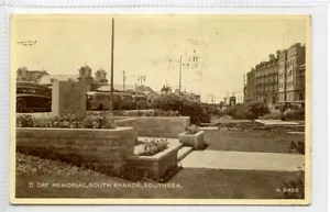 (Gc9591) RPPC, D. Day Memorial, South Parade, SOUTHSEA 1956 - Bild 1 von 4