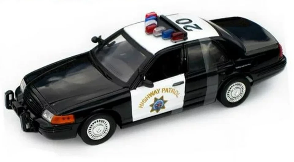 1/43 FORD CROWN VICTORIA CALIFORNIA HIGHWAY PATROL (1999) - MOTOR MAX - Immagine 1 di 1